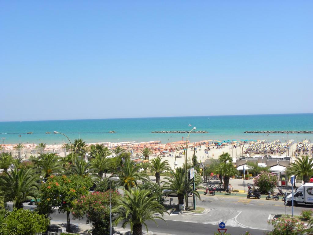 Hotel Cristall San Benedetto del Tronto Exterior photo