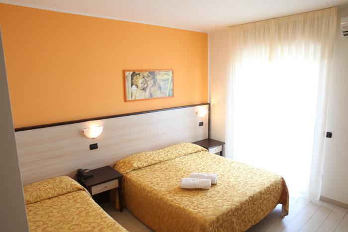 Hotel Cristall San Benedetto del Tronto Exterior photo