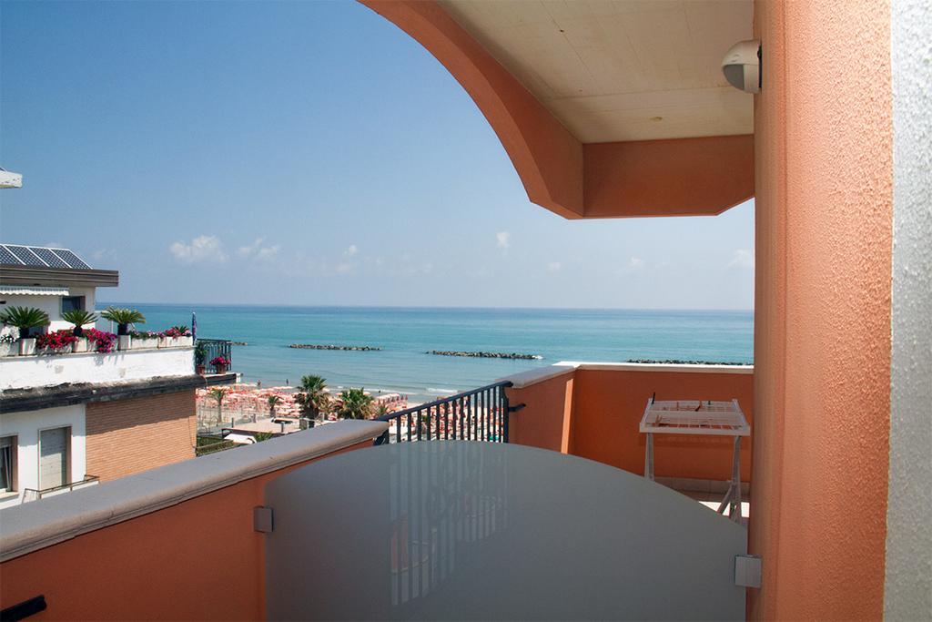 Hotel Cristall San Benedetto del Tronto Exterior photo